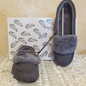 Hooked Slippers NEW 9- Gray